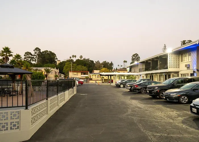 Seaside Inn & Suites